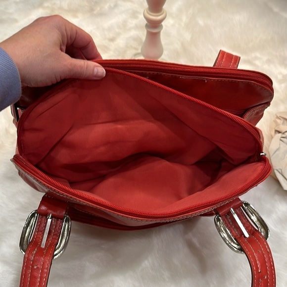 Vintage Sag Harbor Red, soft faux leather double adjustable shoulder straps - Picture 11 of 13